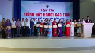 Thành phố Tây Ninh: Hội thi tiếng hát người cao tuổi