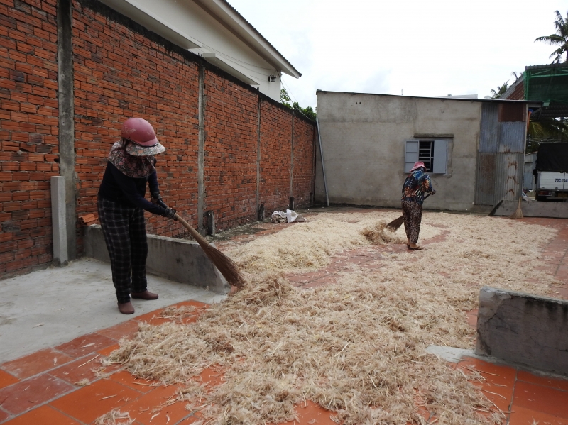 Mùi hôi phát sinh từ hộ kinh doanh lông gia cầm