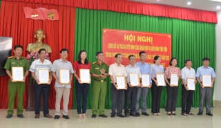 Tân Châu: Trao quyết định công nhận đơn vị điển hình tiên tiến trong phong trào Toàn dân phòng cháy chữa cháy