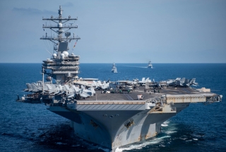 Tàu sân bay USS Ronald Reagan áp sát Triều Tiên