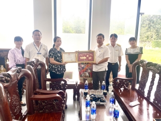Tân Biên: Thăm, chúc mừng các doanh nghiệp nhân Ngày Doanh nhân Việt Nam