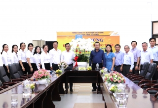 Phó Bí thư Thường trực Tỉnh uỷ chúc mừng doanh nghiệp Ngày Doanh nhân Việt Nam