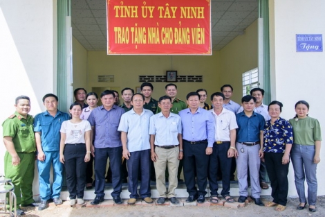 Xây dựng Đảng, hệ thống chính trị vững mạnh trong tình hình mới