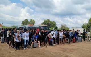 Thêm 171 công dân Việt Nam về nước qua CKQT Xa Mát