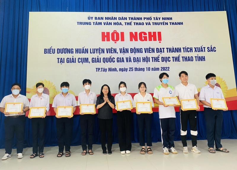 TP. Tây Ninh: Biểu dương huấn luyện viên, vận động viên xuất sắc