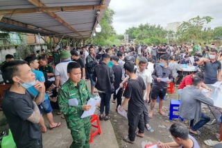 Hơn 800 lao động người Việt Nam làm việc tại Campuchia về nước qua cửa khẩu Mộc Bài