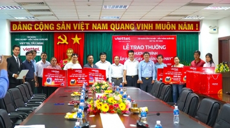 Trao thưởng chương trình “Lắp đặt ngay - nhận quà hay”