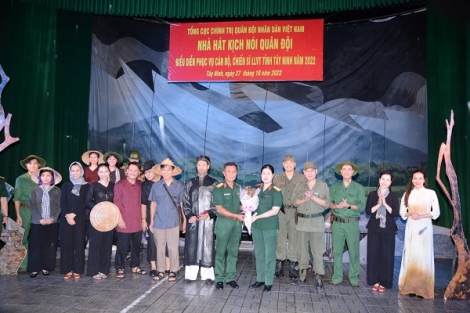 Nhà hát kịch nói Quân đội biểu diễn phục vụ quân và dân Tây Ninh