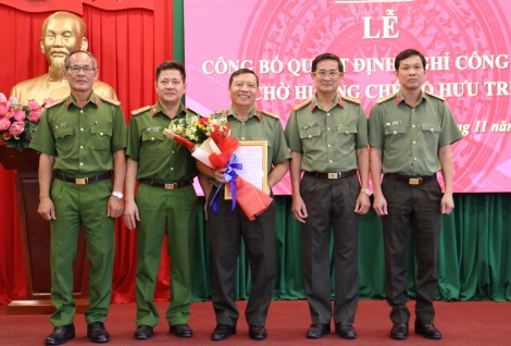 Công an tỉnh: Công bố quyết định nghỉ công tác chờ hưởng chế độ hưu trí đối với Đại tá Nguyễn Hiệp Sơn- Phó Giám đốc Công an tỉnh