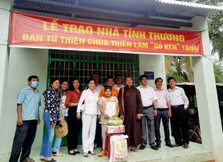 Ban từ thiện chùa Thiền Lâm Gò Kén: Bàn giao nhà đại đoàn kết tại phường Long Thành Trung, thị xã Hoà Thành