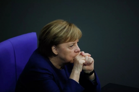 Chính phủ Đức kêu gọi bà Merkel tiết kiệm tiền