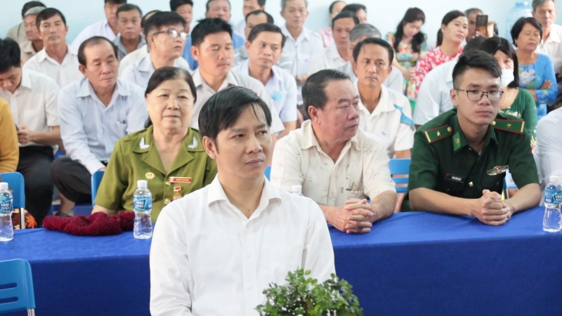 Bí thư Tỉnh uỷ Nguyễn Thành Tâm dự Ngày hội Đại đoàn kết toàn dân tộc tại ấp Bến Cừ, xã Ninh Điền