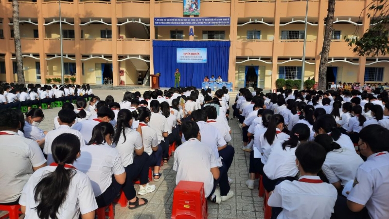 Tuyên truyền phòng, chống ma tuý, HIV/AIDS, bạo lực học đường và cảnh báo các hình thức lừa đảo trên không gian mạng