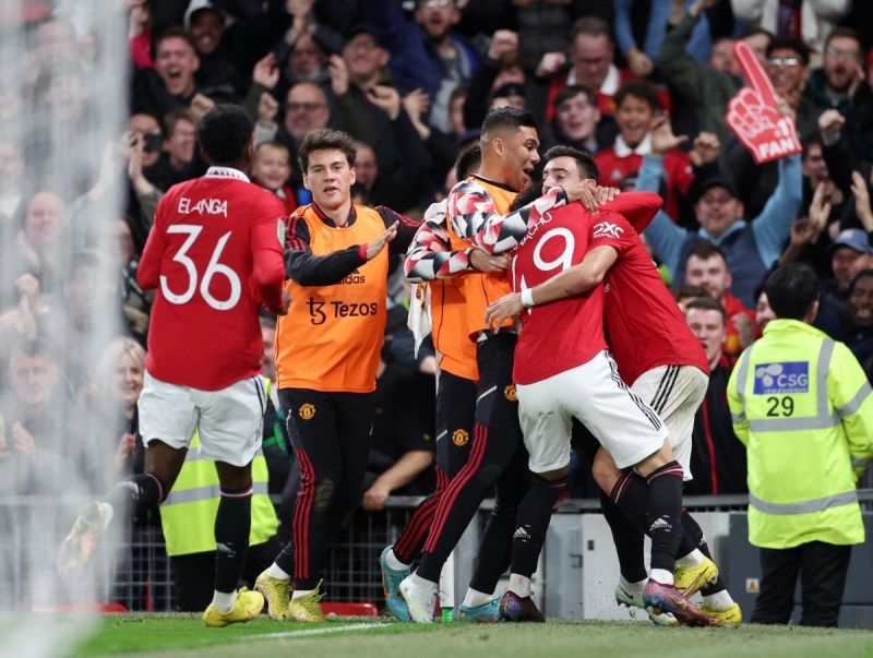 Rashford và Martial ghi bàn, MU ngược dòng đánh bại Aston Villa