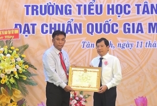 Trường tiểu học Tân Bình (huyện Tân Biên): Đón nhận Bằng công nhận đạt chuẩn quốc gia mức độ 1