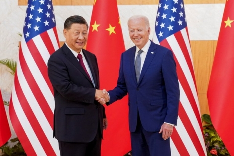 Cái bắt tay đầu tiên giữa Tổng thống Biden và Chủ tịch Tập Cận Bình