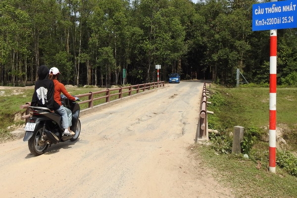 Xã Phước Ninh: Mặt cầu Thống Nhất bị biến dạng nghiêm trọng