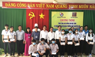 Hội Nhà báo Tây Ninh: Trao học bổng cho học sinh có hoàn cảnh khó khăn ở Bến Cầu và Trảng Bàng