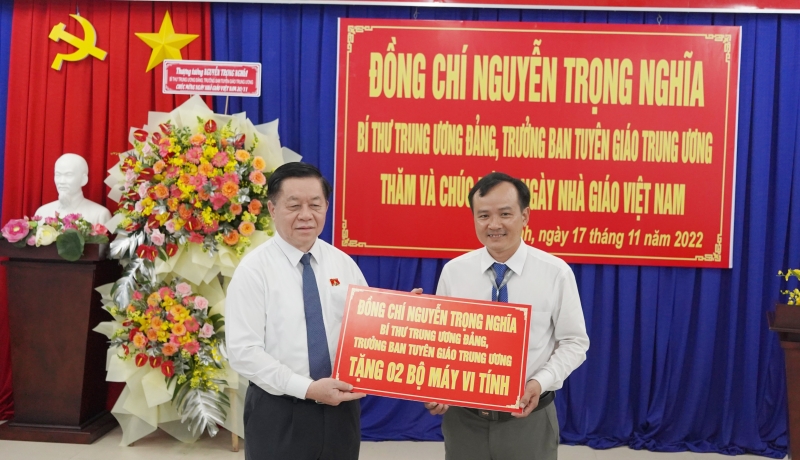 Thăm, chúc mừng Ngày Nhà giáo Việt Nam 20.11