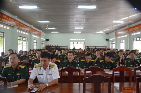 Đoàn cán bộ Học viện Lục quân: Tham quan thực tế tại Bộ CHQS tỉnh