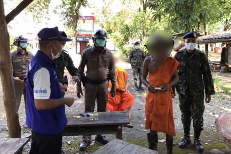 Thái Lan: Cảnh sát đột kích chùa, phát hiện điều "gây sốc" về các nhà sư