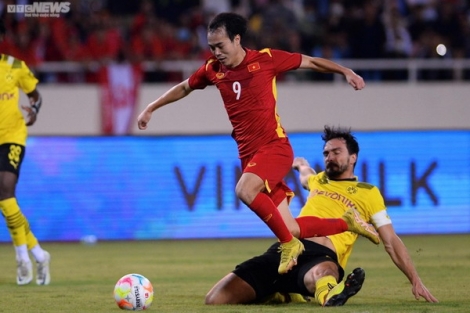 Tuấn Hải ghi bàn phút cuối, tuyển Việt Nam đánh bại Dortmund