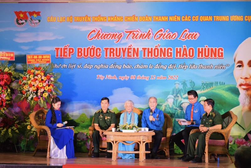 Giao lưu “Tiếp bước truyền thống hào hùng” kỷ niệm Ngày thành lập Mặt trận dân tộc giải phóng miền Nam