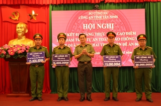 Công an Tây Ninh: Trao thưởng đột xuất của Bộ Công an cho các đơn vị xuất sắc