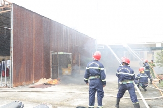 Công an huyện Châu Thành: Thực tập phương án chữa cháy và cứu nạn, cứu hộ tại kho giữ xe vi phạm