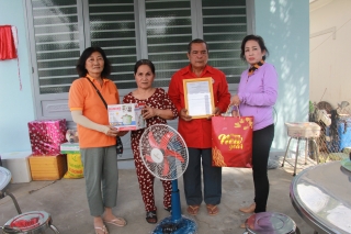 Ban Từ thiện chùa Thiễn Lâm Gò Kén: Trao nhà đại đoàn kết cho hộ nghèo tại xã Thanh Điền