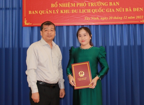 UBND tỉnh: Trao quyết định bổ nhiệm Phó trưởng Ban Quản lý Khu du lịch Quốc gia núi Bà Đen