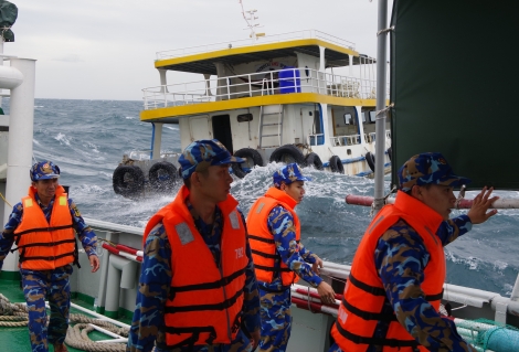 Tàu khách trôi dạt, Vùng 5 Hải quân kịp thời cứu giúp