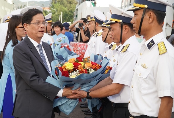 Tiễn đoàn công tác đi thăm, chúc Tết quân và dân huyện đảo Trường Sa