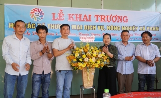 Khai trương hoạt động HTX thương mại, dịch vụ nông nghiệp xã Phan