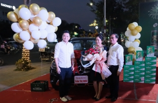 Khách hàng Tây Ninh trúng thưởng xe Mercedes-Benz GLC 200 của Bia Sài Gòn