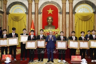 Chủ tịch nước gặp mặt học sinh đoạt giải Kỳ thi Olympic và Khoa học kỹ thuật quốc tế 2022