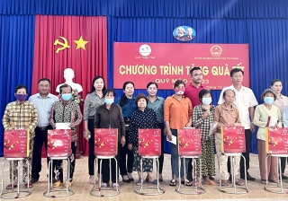 Quỹ Thiện Tâm - Tập đoàn Vingroup: Tặng quà tết cho người nghèo huyện Châu Thành