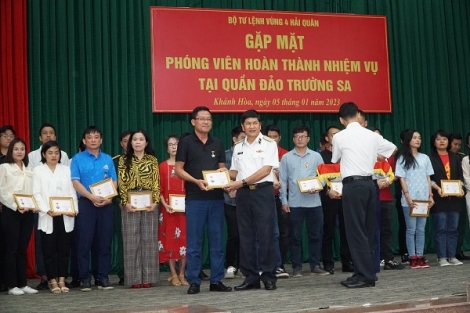 Bộ Tư lệnh Vùng 4 Hải quân: Gặp mặt phóng viên hoàn thành nhiệm vụ tại quần đảo Trường Sa