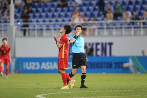 Trọng tài từng phạt thẻ đỏ cầu thủ Việt Nam cầm còi trận bán kết lượt về