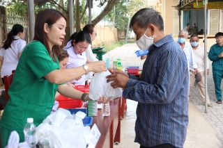 Bệnh viện Đại học Y dược TP. Hồ Chí Minh: Tặng 2 phòng khám, chữa bệnh cho thị xã Hoà Thành