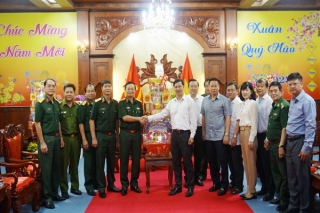 Đảng uỷ, Bộ Tư lệnh Quân khu 7 thăm, chúc tết lãnh đạo tỉnh