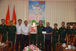 Công ty CP cao su Tây Ninh: Thăm, chúc tết LLVT tỉnh