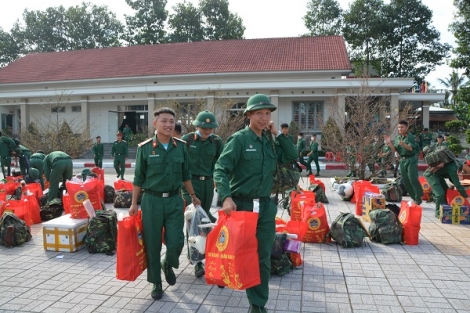 Bộ CHQS tỉnh: Tiễn 489 quân nhân hoàn thành nghĩa vụ quân sự tại ngũ trở về địa phương năm 2023