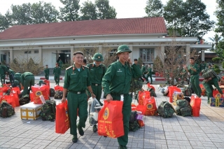 Bộ CHQS tỉnh: Tiễn 489 quân nhân hoàn thành nghĩa vụ quân sự tại ngũ trở về địa phương năm 2023
