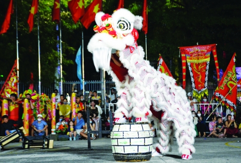 Rực rỡ sắc màu Liên hoan “Lân chào xuân”