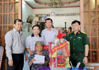 Phó Chủ tịch Thường trực UBND tỉnh Võ Đức Trong: Thăm, tặng quà cho các gia đình chính sách huyện Châu Thành