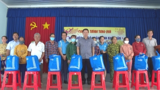 Chủ tịch UBND tỉnh Nguyễn Thanh Ngọc: Tặng quà Tết cho người nghèo ở huyện Châu Thành