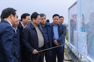 Thủ tướng khảo sát thực địa, thúc đẩy tuyến cao tốc ven biển 'quan trọng chiến lược' với Đồng bằng sông Hồng