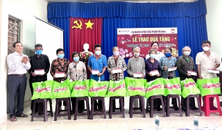 Agribank Chi nhánh huyện Châu Thành: Trao tặng 75 phần quà tết cho người nghèo