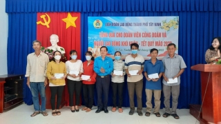 Thành phố Tây Ninh: Tặng quà tết cho đoàn viên công đoàn, người lao động có hoàn cảnh khó khăn